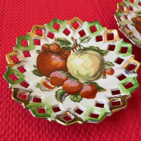 VTG set of 2 Original Porcelain Handpainted Plates Fruit Apple Strawberry Japan - Picture 2 of 11